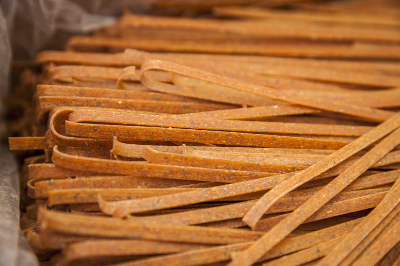 Tomato Basil Fettuccine w/Onion & Bacon / Heirloom Farmers Markets